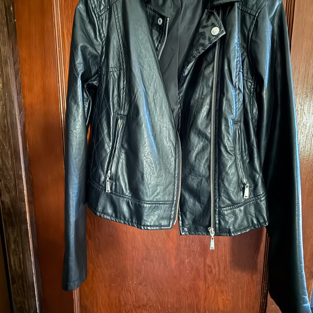 Black Jacket - Picture 7 of 11